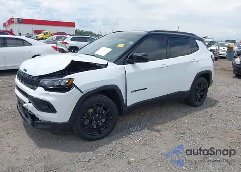 2024 Jeep Compass Latitude 4X4 z USA, uszkodzony, nr VIN 3C4NJDBN1RT600402